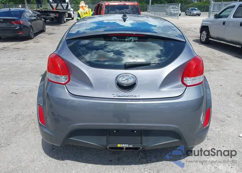 2017 Hyundai Veloster z USA, uszkodzony, nr VIN KMHTC6AD7HU321705